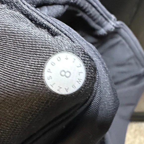 Lululemon Athletica Black Leggings with Pockets Sz 8 - Picture 5 of 6